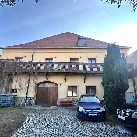 Restaurace A Penzion Podloubi Opočno Dış mekan fotoğraf
