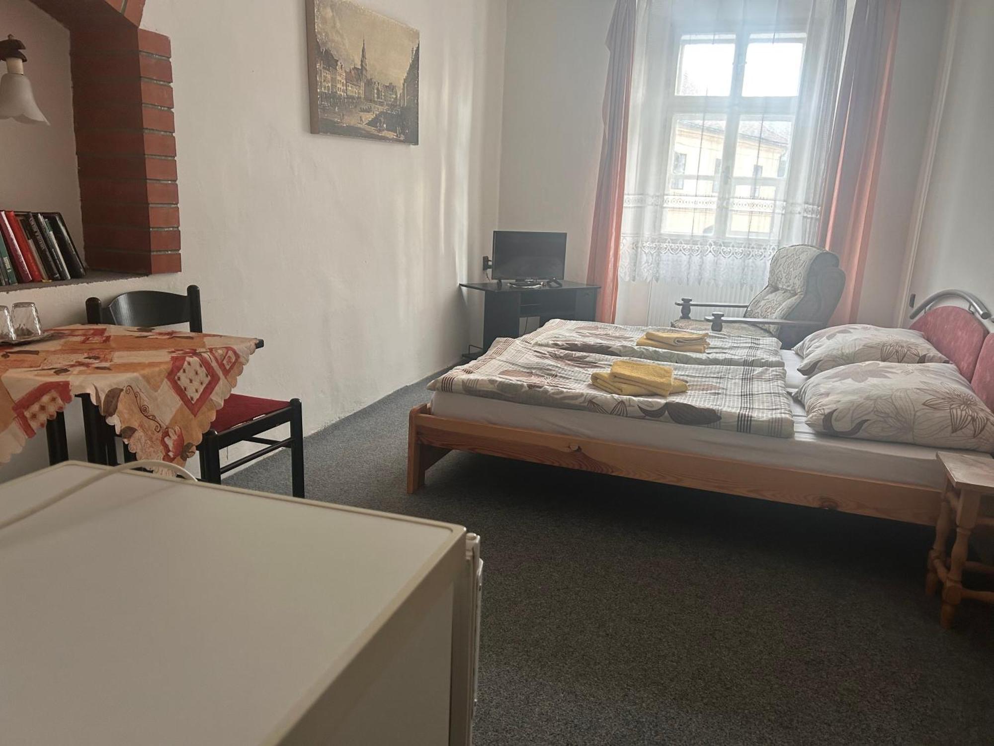 Restaurace A Penzion Podloubi Opočno Dış mekan fotoğraf