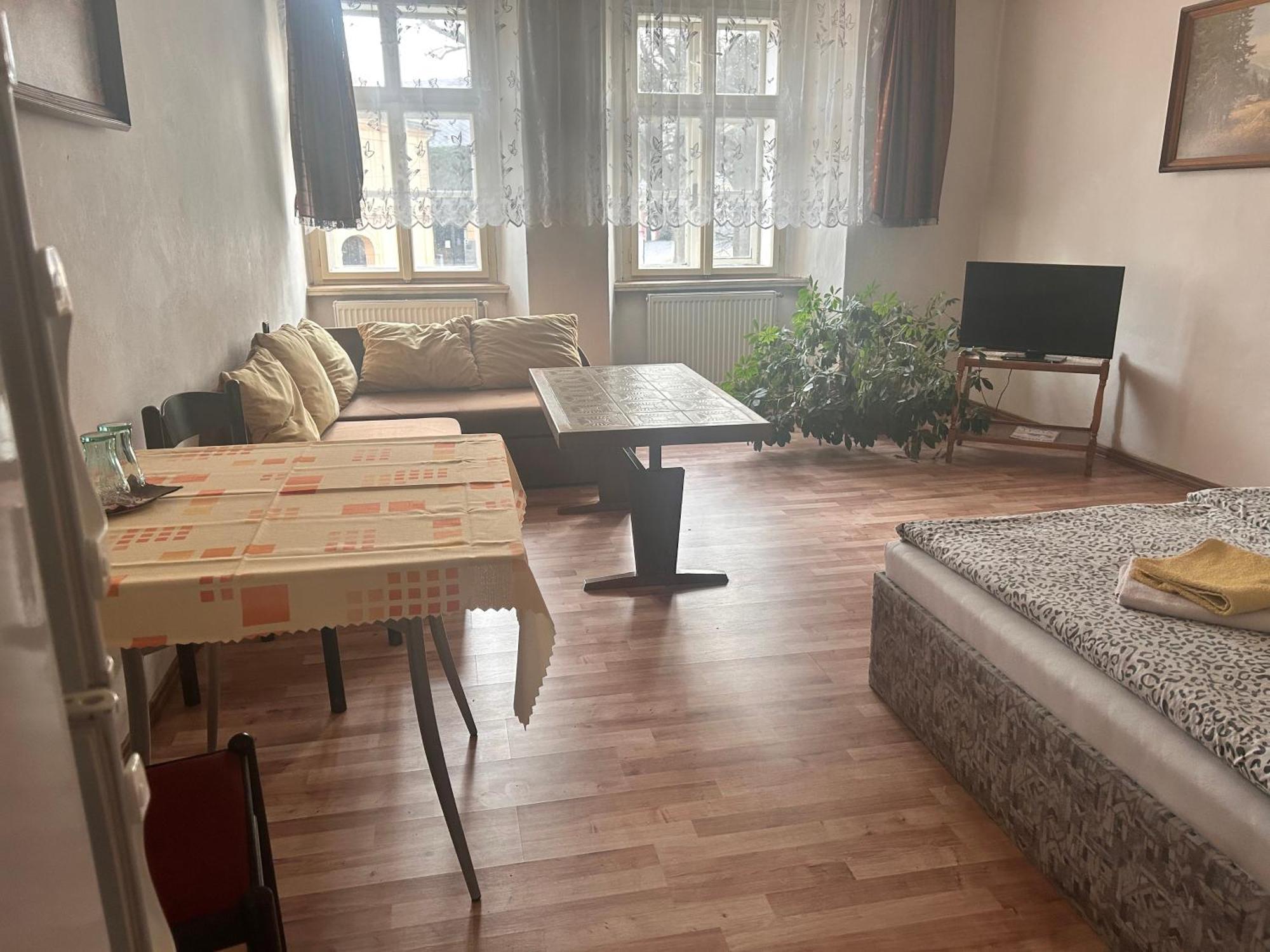Restaurace A Penzion Podloubi Opočno Dış mekan fotoğraf