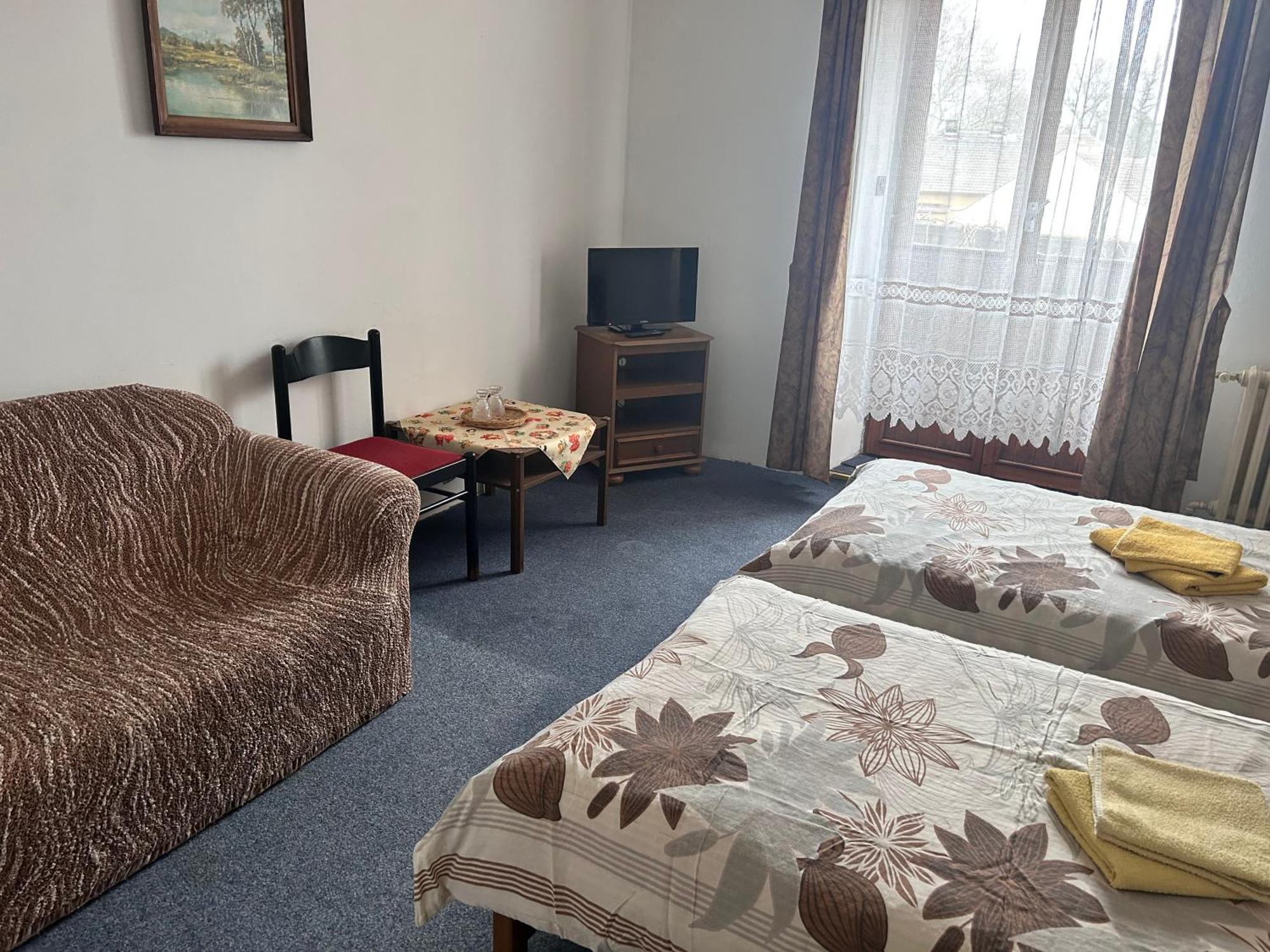 Restaurace A Penzion Podloubi Opočno Dış mekan fotoğraf